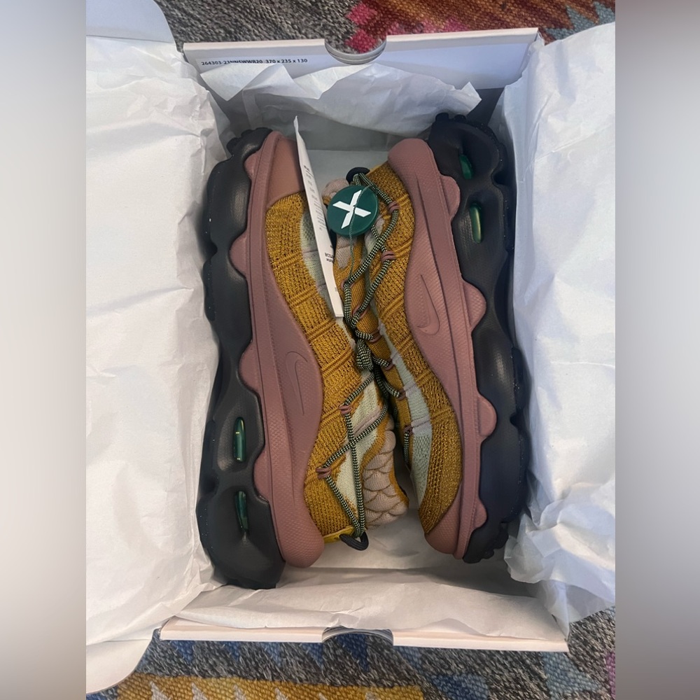 Nike Air Max Flyknit Venture Bronzine Smokey Mauve